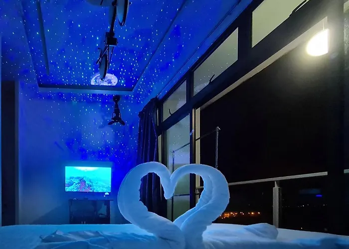 Stylish Studio With Bathroom And City View Balcony At Palazio Taman Mount Austin Free Netflix By Gdragon Homestay