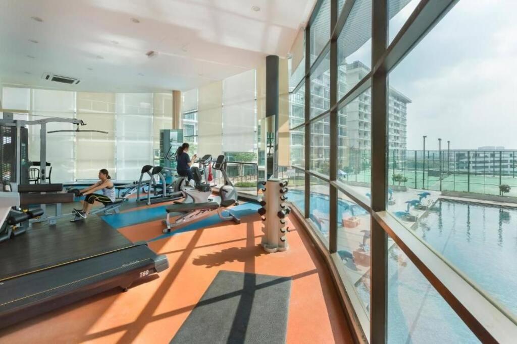 Stylish With Bathroom And View Balcony At Palazio Taman Mount Austin Free Netflix By Gdragon *