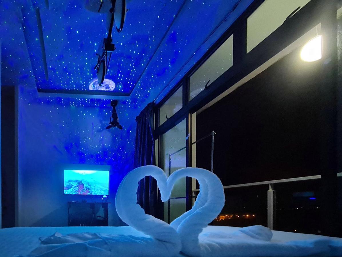 Stylish With Bathroom And View Balcony At Palazio Taman Mount Austin Free Netflix By Gdragon *